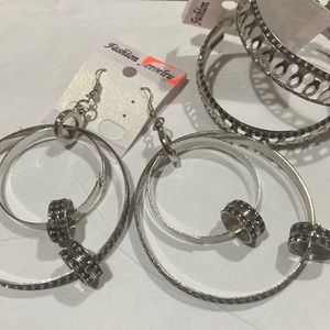 Earring and necklace set. Bonus two pair of earrings.